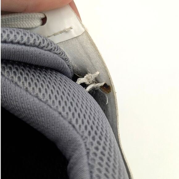 On The Roger Advantage Men's Running Sneaker Shoes White Fossil Size US7 EU40 - Picture 13 of 13